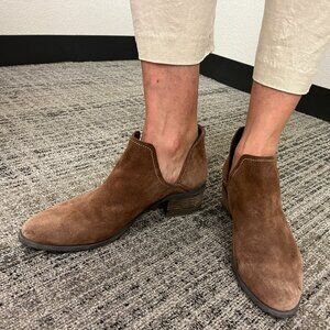Blondo Waterproof caramel suede bootie - size 9/9.5